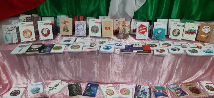 تصاویر/ برپایی نمایشگاه‌های کتاب در مدارس علمیه خواهران لرستان