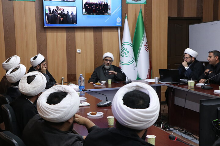 جلسه معاون فرهنگی و راهبری استانهای سازمان تبلیغات اسلامی کشور با کارشناسان فرهنگی اداره تبلیغات اسلامی استان کرمان