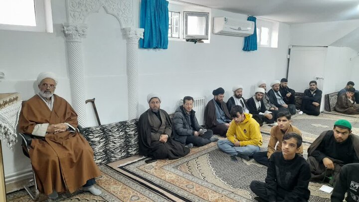 تصاویر/ درس اخلاق طلاب مدرسه علمیه امام صادق (ع) بیجار