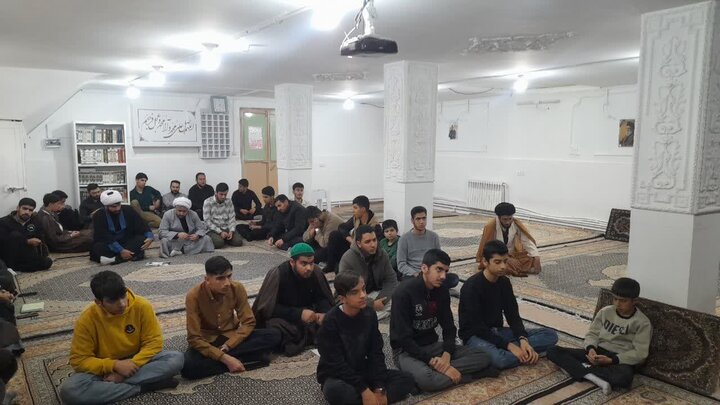 تصاویر/ درس اخلاق طلاب مدرسه علمیه امام صادق (ع) بیجار