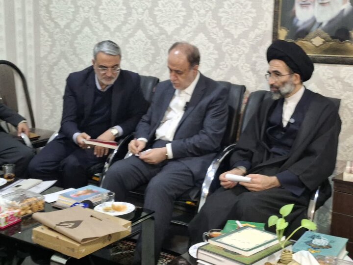 تصاویر/ دیدارنایب رئیس مجلس شورای اسلامی با نماینده ولی فقیه درکاشان