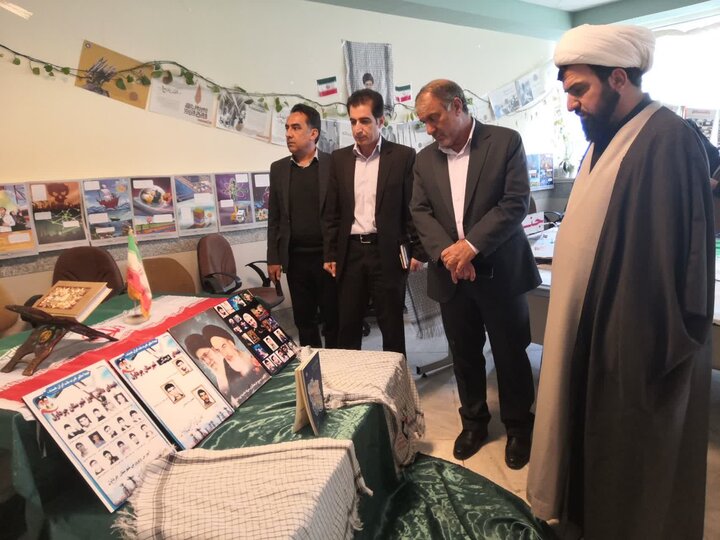 تصاویر/بازدید امام جمعه چرداول از نمایشگاه دست سازه دانش آموزان مدرسه برکت