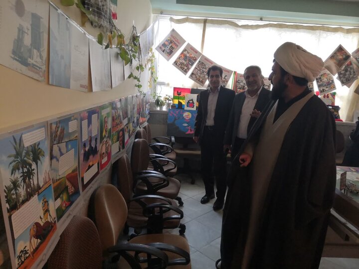 تصاویر/بازدید امام جمعه چرداول از نمایشگاه دست سازه دانش آموزان مدرسه برکت