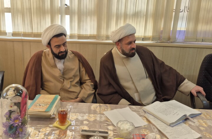 تصاویر/ مصاحبه‌های شفاهی اخذ مجوز حکم استادی طلاب ممتاز مدارس علمیه کاشان