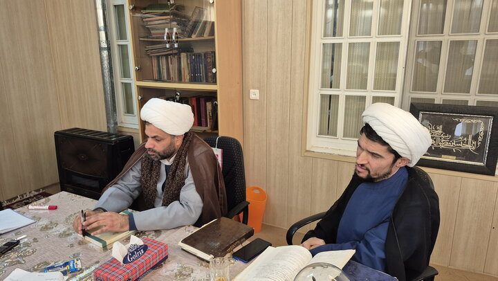 تصاویر/ مصاحبه‌های شفاهی اخذ مجوز حکم استادی طلاب ممتاز مدارس علمیه کاشان