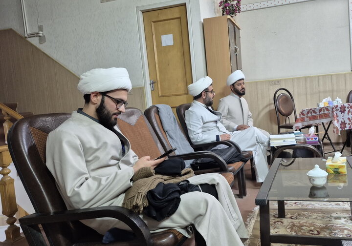 تصاویر/ مصاحبه‌های شفاهی اخذ مجوز حکم استادی طلاب ممتاز مدارس علمیه کاشان