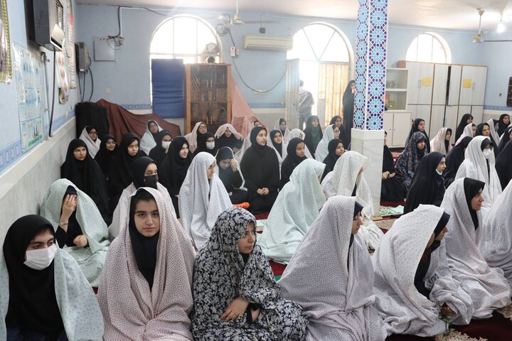 حضور امام جمعه اهواز در جمع دانش آموزان مدرسه دخترانه شاهد رضوان