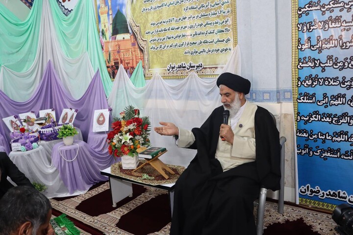 حضور امام جمعه اهواز در جمع دانش آموزان مدرسه دخترانه شاهد رضوان