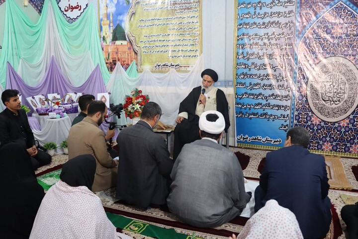 حضور امام جمعه اهواز در جمع دانش آموزان مدرسه دخترانه شاهد رضوان