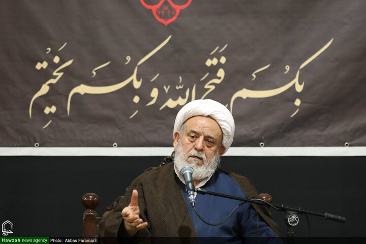 آیت اللہ العظمیٰ صافی گلپایگانیؒ کی دعا سے استاد انصاریان کی شفایابی / مسائل کے حل کے لیے قرآن و اہل بیتؑ سے رجوع ناگزیر