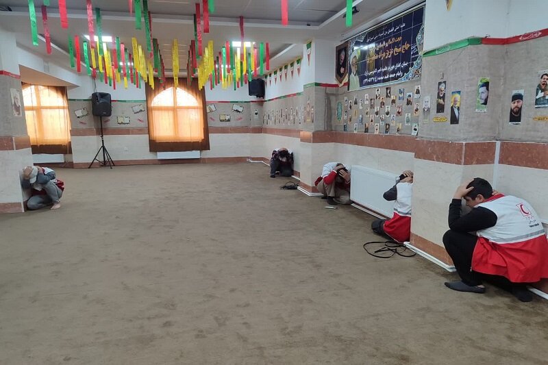 مانور زلزله و امداد در مدرسه علمیه صحنه برگزار شد+تصاویر