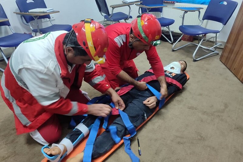 مانور زلزله و امداد در مدرسه علمیه صحنه برگزار شد+تصاویر