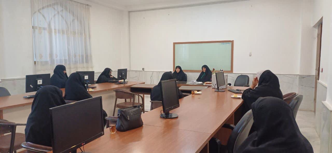 تصاویر/ نشست دوسویه «مادران طلاب و مسئولین مدرسه علمیه تخصصی حضرت زینب کبری(س) رفسنجان»