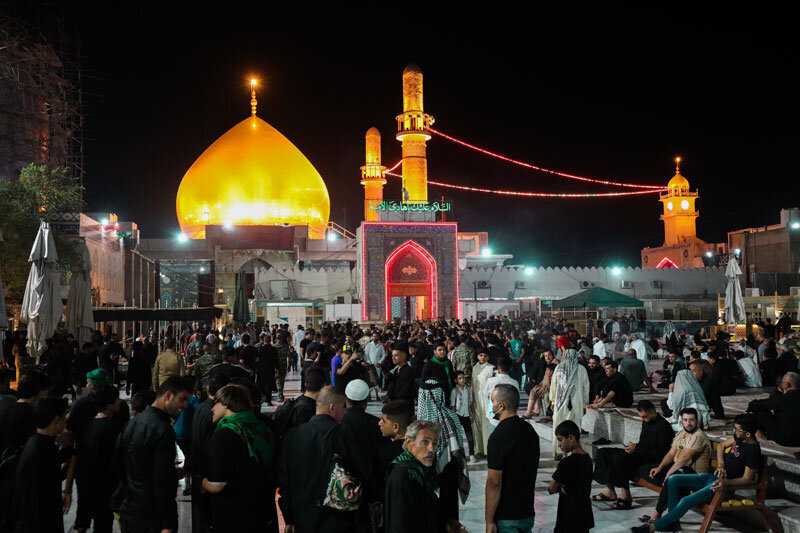 इमाम अली नक़ी अलैहिस्सलाम की शहादत के मौके पर सामर्रा में बड़ी संख्या में मोमनिन उपस्थित हुए