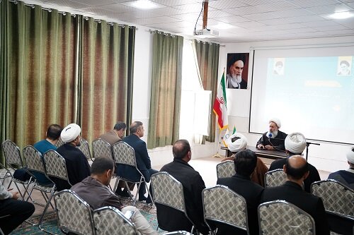 تصویر ناصواب از امام زمان(عج) ایشان را مظهر جنگ معرفی می‌کند؛ امام، مظهر مهر و محبت است