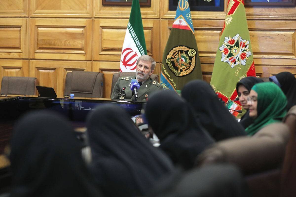 بانوان در دفاع مقدس ۸ساله و جنگ تحمیلی ۱۲روزه نقشی تعیین‌کننده‌ای ایفا کردند