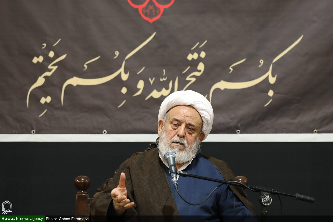 آیت اللہ العظمیٰ صافی گلپایگانیؒ کی دعا سے استاد انصاریان کی شفایابی / مسائل کے حل کے لیے قرآن و اہل بیتؑ سے رجوع ناگزیر