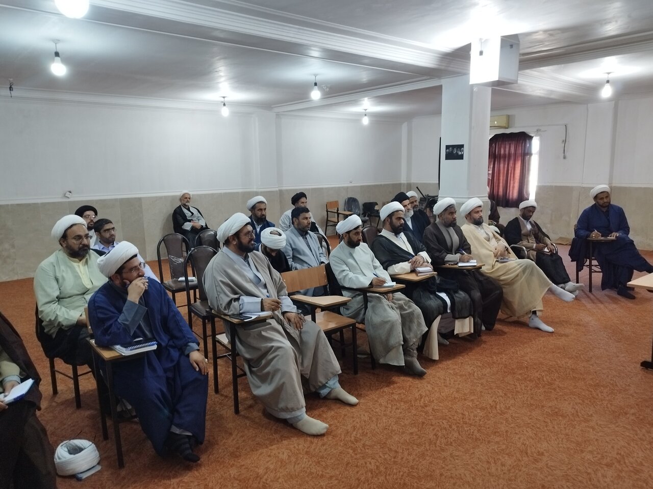 اساتید حوزه در خط مقدم پاسخ به شبهات ولایت فقیه قرار دارند