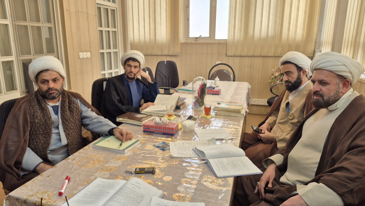 تصاویر/ مصاحبه‌های شفاهی اخذ مجوز حکم استادی طلاب ممتاز مدارس علمیه کاشان