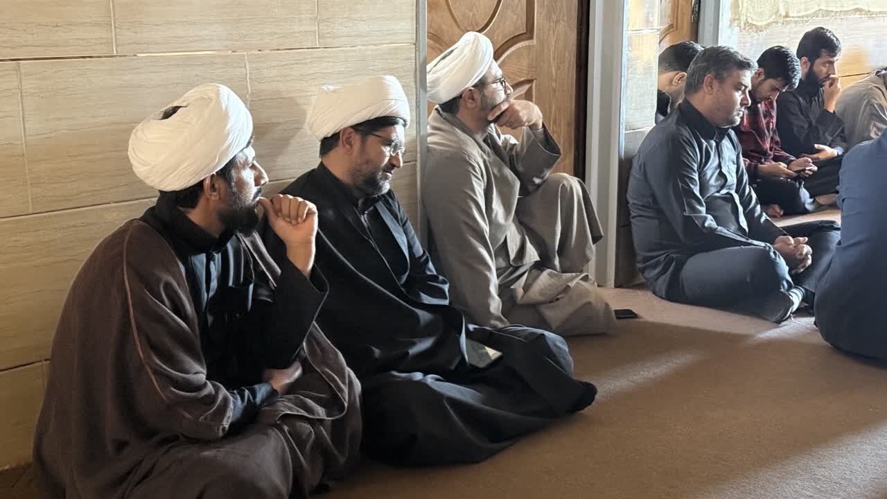 برگزاری جلسه اخلاق به مناسبت شهادت امام هادی(ع) با حضور اساتید و طلاب در مدرسه علمیه امام حسن مجتبی(ع) رفسنجان