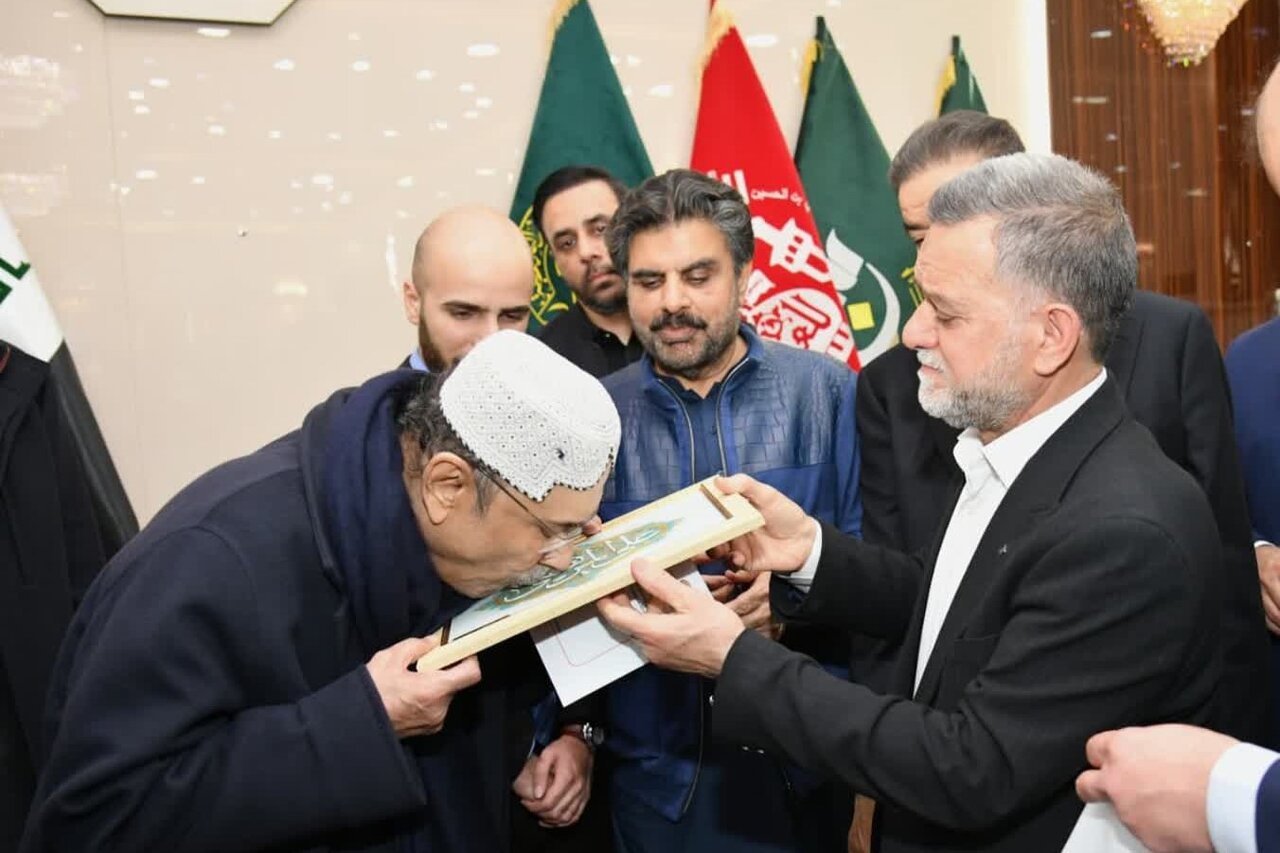 پاکستانی صدر آصف علی زرداری کی کاظمین میں حرم مطہر میں حاضری اور عرضِ عقیدت