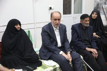 دیدار نایب‌رئیس مجلس شورای اسلامی با خانواده شهیدان اربابی+عکس