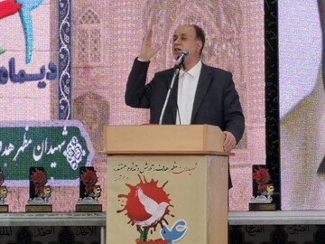 تنها راه نجات کشور، بسیجی بودن و بسیجی عمل کردن است