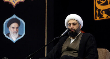 امام هادی (علیه‌السلام) معارفی را به شکل زیارت‌نامه در اختیار عموم مردم قرار داد