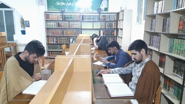 تصاویر/افزایش مطالعه شبانه طلاب مدرسه علمیه امام صادق(ع) بیجار در آستانه امتحانات ترم