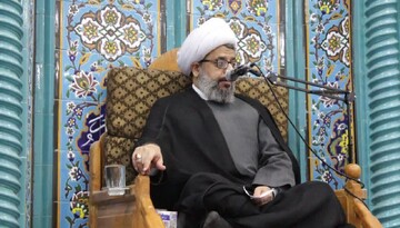 کنار گذاشتن قرآن و عترت، عامل اصلی انحطاط جامعه اسلامی پس‌از پیامبر(ص)