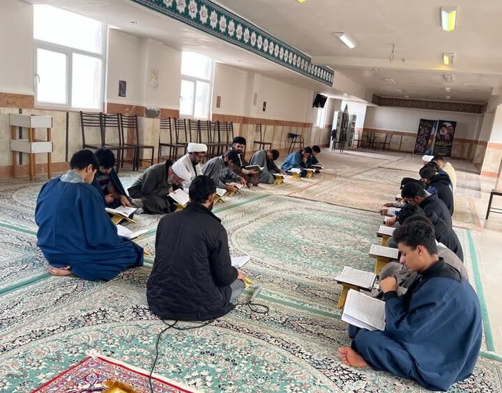 تصاویر/ قرائت سوره فتح قرآن طلاب مدرسه علمیه الغدیر نراق