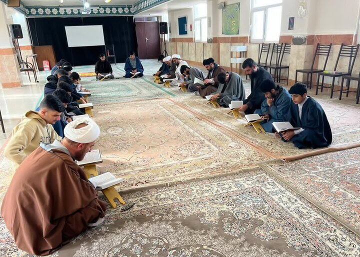 تصاویر/ قرائت سوره فتح قرآن طلاب مدرسه علمیه الغدیر نراق