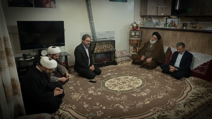 دیدار هفتگی آیت الله حسینی همدانی با خانواده معظم شهدا و ایثارگران