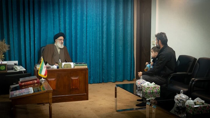 دیدار و ملاقات مردمی با آیت الله حسینی همدانی، نماینده ولی فقیه در استان البرز و امام جمعه کرج