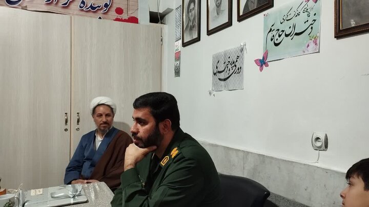 تصاویر/برگزاری «کافه گفت‌وگوی دختران حاج قاسم» با محوریت دورهمی پدر و دختری در اراک