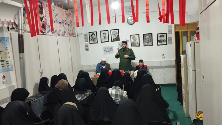 تصاویر/برگزاری «کافه گفت‌وگوی دختران حاج قاسم» با محوریت دورهمی پدر و دختری در اراک