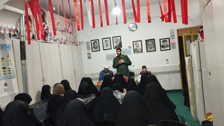 تصاویر/برگزاری «کافه گفت‌وگوی دختران حاج قاسم» با محوریت دورهمی پدر و دختری در اراک