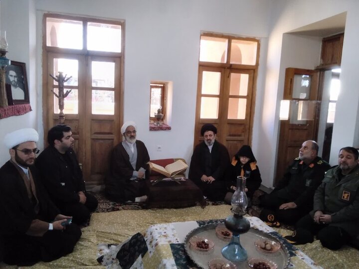 تصاویر/ بازدید نماینده ولی‌فقیه در سپاه پاسداران انقلاب اسلامی از بیت تاریخی امام خمینی(ره)