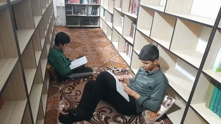 تصاویر/افزایش مطالعه شبانه طلاب مدرسه علمیه امام صادق(ع) بیجار در آستانه امتحانات ترم