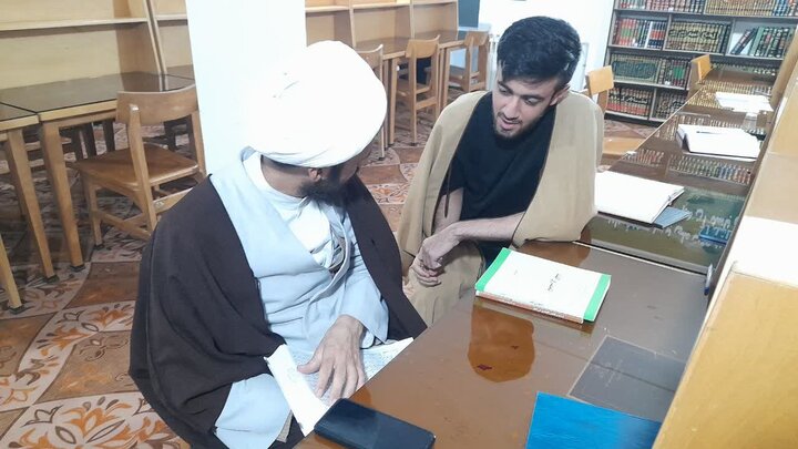 تصاویر/افزایش مطالعه شبانه طلاب مدرسه علمیه امام صادق(ع) بیجار در آستانه امتحانات ترم