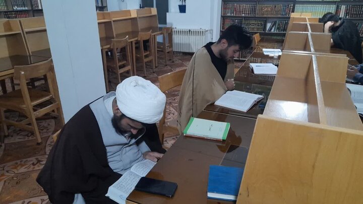 تصاویر/افزایش مطالعه شبانه طلاب مدرسه علمیه امام صادق(ع) بیجار در آستانه امتحانات ترم