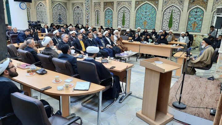 عکس| آیین بزرگداشت وحدت حوزه و دانشگاه در شهرکرد