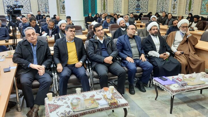 عکس| آیین بزرگداشت وحدت حوزه و دانشگاه در شهرکرد