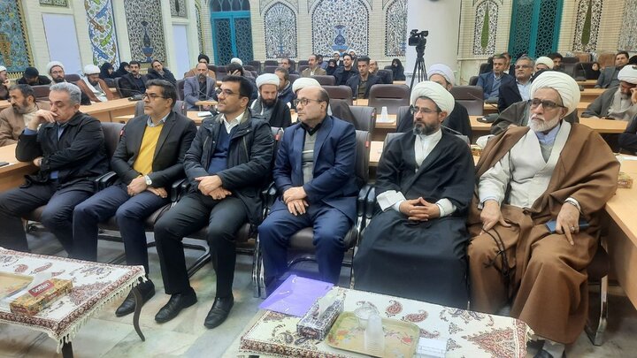 عکس| آیین بزرگداشت وحدت حوزه و دانشگاه در شهرکرد