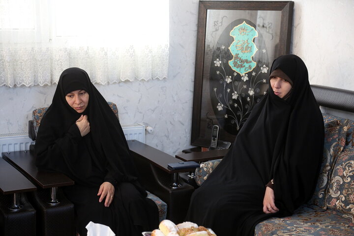 تصاویر/ رونمایی از پوستر جشنواره ابوذر قم در منزل شهید مظفری نیا