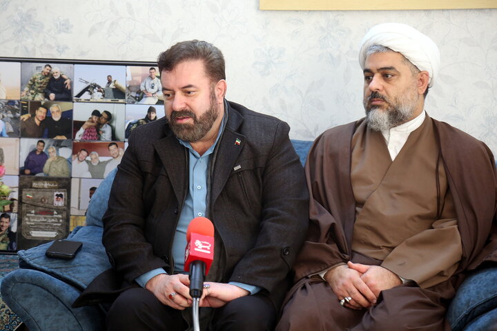 تصاویر/ رونمایی از پوستر جشنواره ابوذر قم در منزل شهید مظفری نیا