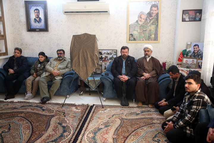 تصاویر/ رونمایی از پوستر جشنواره ابوذر قم در منزل شهید مظفری نیا