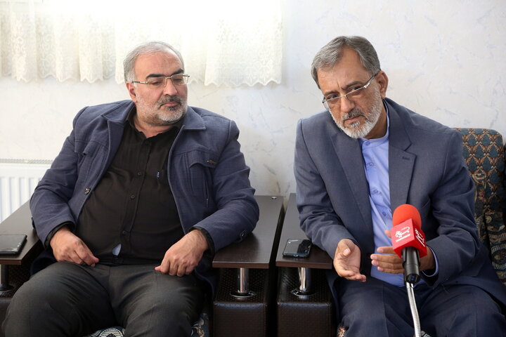 تصاویر/ رونمایی از پوستر جشنواره ابوذر قم در منزل شهید مظفری نیا