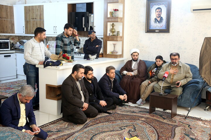 تصاویر/ رونمایی از پوستر جشنواره ابوذر قم در منزل شهید مظفری نیا