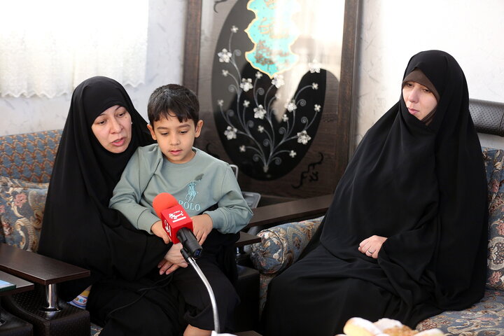 تصاویر/ رونمایی از پوستر جشنواره ابوذر قم در منزل شهید مظفری نیا